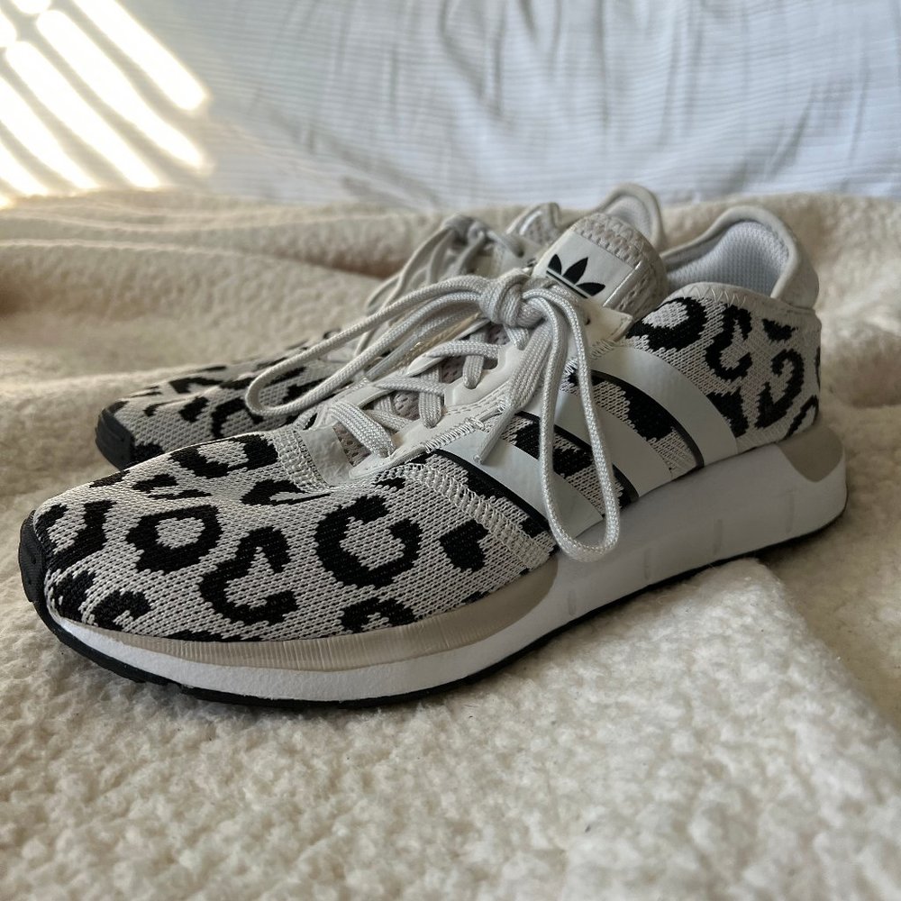 Adidas Swift Run X Shoes! Women's Size 7.5 - Practically new!